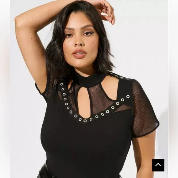 NWT Nightfall by Torrid Fitted Foxy Fishnet Cut Out Tee Deep Black - Picture 1 of 6